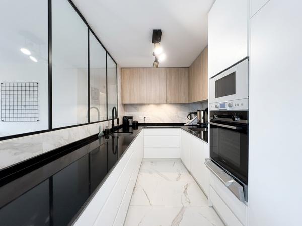 Appartement
         4 pièces
        - 96 m² Bien prestige 1 266 000 € *