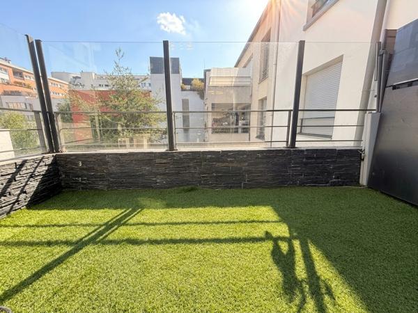 Appartement
         4 pièces
        - 96 m² Bien prestige 1 266 000 € *
