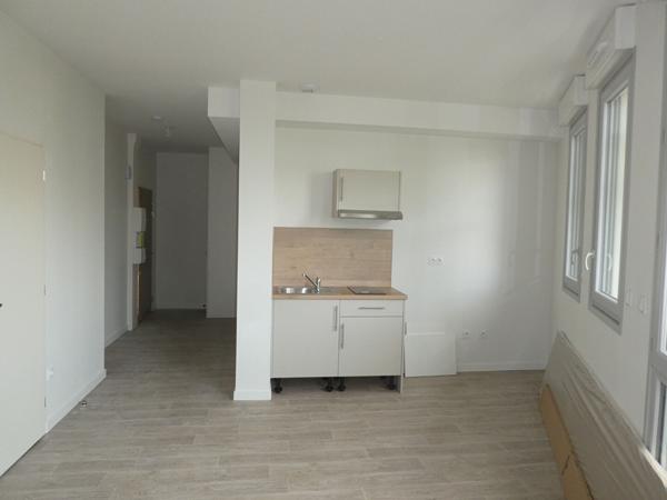Grand studio neuf à louer 34,81 M2