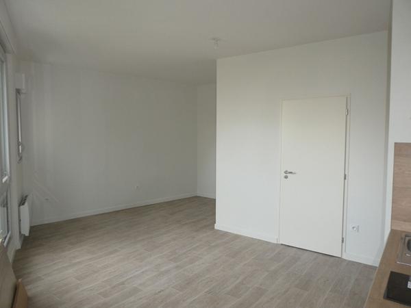 Grand studio neuf à louer 34,81 M2