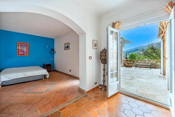 L’Écrin de Falicon : Une Parenthèse Enchantée entre Mer et Montagnes