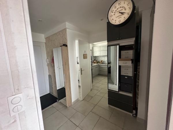 Royan (17200) 

bel appartement royan avec apercu mer