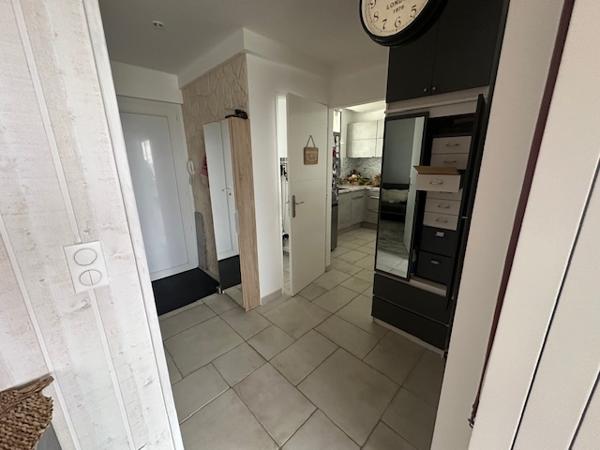 Royan (17200) 

bel appartement royan avec apercu mer