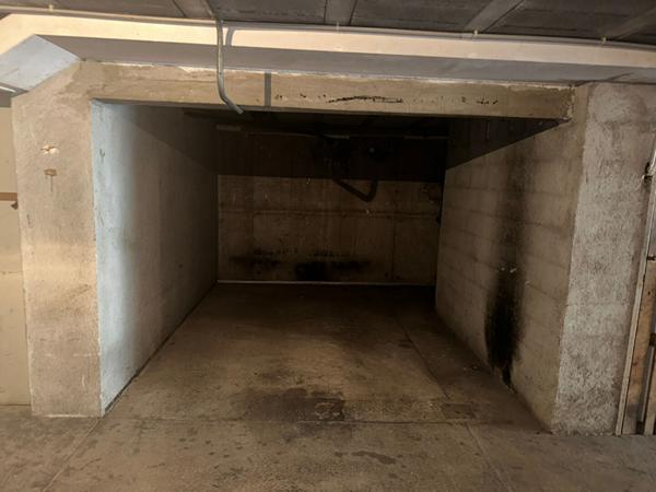 Cagnes-sur-Mer - Avenue des Chênes - Place de parking à louer