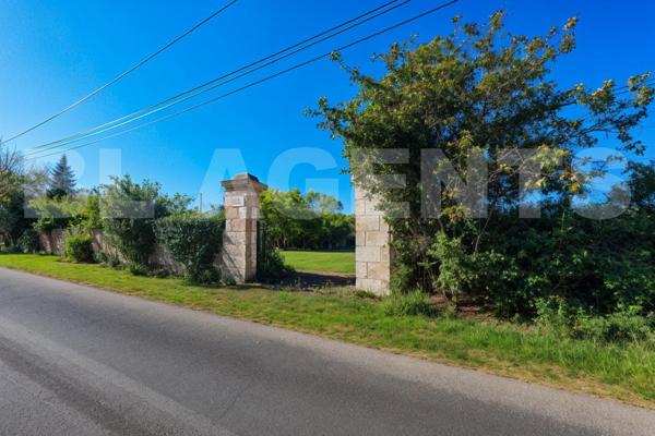 Terrain constructible 7700 m² Proche CHINON