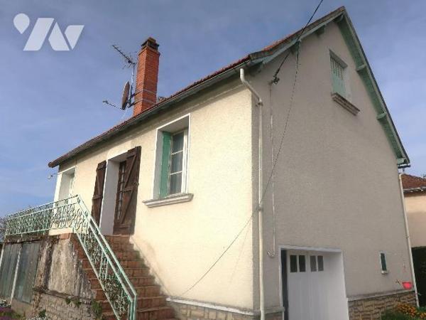 MAISON T3 à rénover, env. 73m2 habitables, comprenant :
. en rez-de-sol : garage, chaufferie, ...