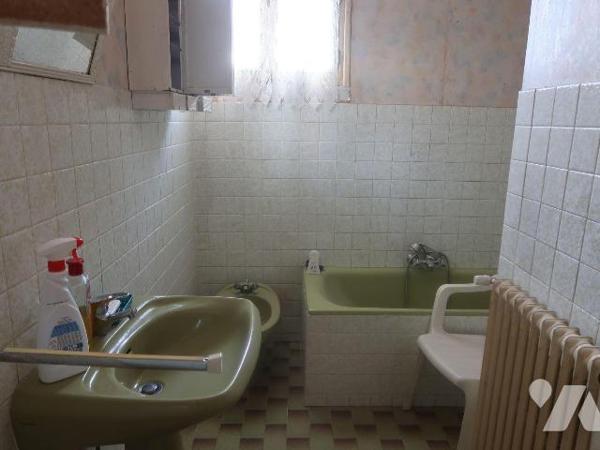 MAISON T3 à rénover, env. 73m2 habitables, comprenant :
. en rez-de-sol : garage, chaufferie, ...