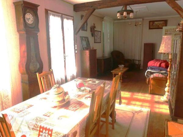 MAISON T3 à rénover, env. 73m2 habitables, comprenant :
. en rez-de-sol : garage, chaufferie, ...