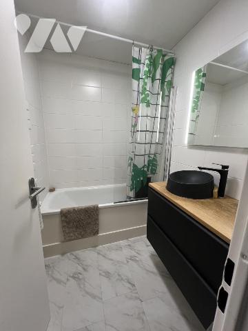 CAEN RIVE GAUCHE - Quartier résidentiel - Maison - 3 chambres - bureau - Garage - Terrain.