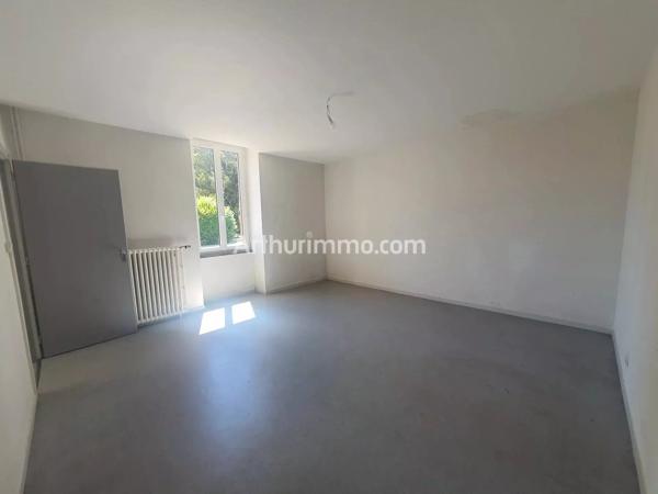 Vente                                                      Immeuble
                        
                     10 pièces                                         à Pont-du-Navoy