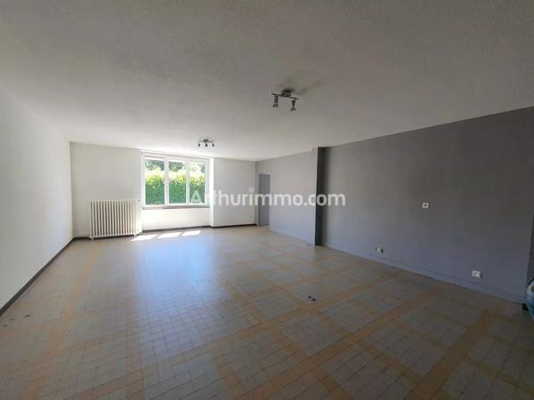 Vente                                                      Immeuble
                        
                     10 pièces                                         à Pont-du-Navoy