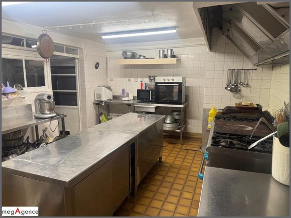 Local Commercial à GUECELARD, 72230 - 5 pièces 242m²