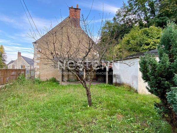 Maison à vendre avec 2 chambres jardin - centre ville - La Chartre-sur-le-Loir (72340)