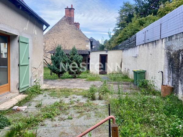 Maison à vendre avec 2 chambres jardin - centre ville - La Chartre-sur-le-Loir (72340)