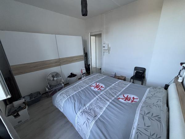 Investissement locatif: Dunkerque centre, appartement de 48m2, une chambre + cellier + cave.