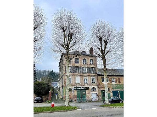 Local Commercial 1 pièce - 169 m²