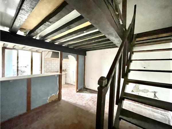 Local Commercial 1 pièce - 169 m²