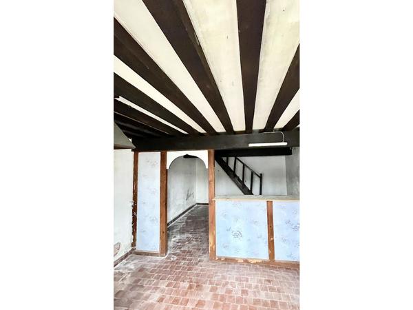 Local Commercial 1 pièce - 169 m²