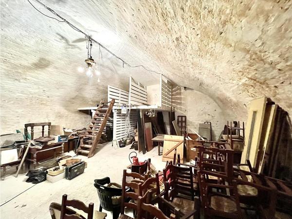 Local Commercial 1 pièce - 169 m²