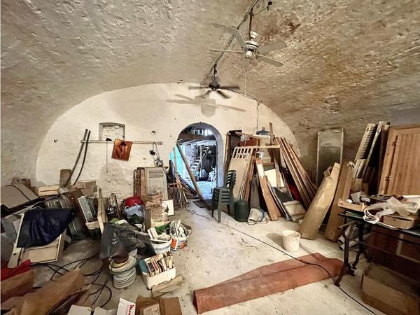 Local Commercial 1 pièce - 169 m²