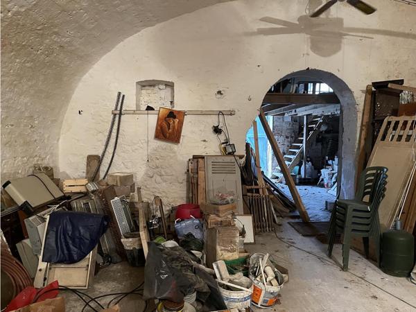 Local Commercial 1 pièce - 169 m²