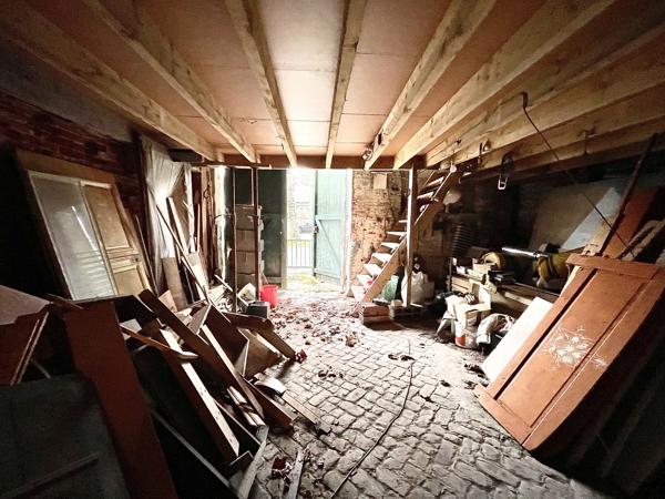 Local Commercial 1 pièce - 169 m²