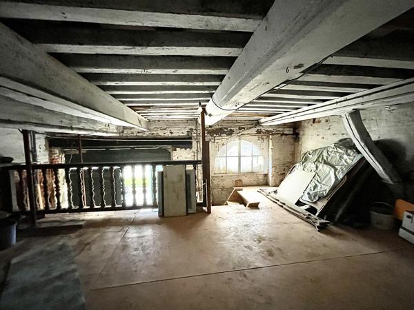 Local Commercial 1 pièce - 169 m²