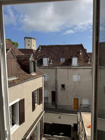 Grand T2 meublé en plein centre, proche tour Moncade
