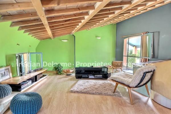 UZES : à 5 minutes dans le village de Saint-Quentin-la-Poterie, Maison rénovée, 2 grandes terrasses 54m2, 3 chambres, garage + local commercial