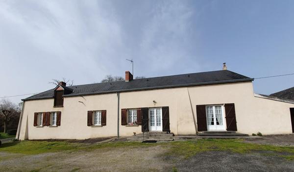 Corps de ferme Luant 7 pièce(s)  + granges + dépendances sur 2 ha