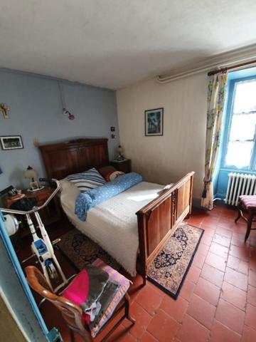 Corps de ferme Luant 7 pièce(s)  + granges + dépendances sur 2 ha