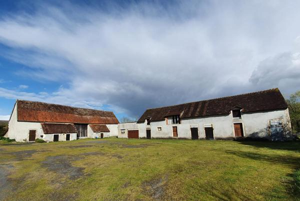 Corps de ferme Luant 7 pièce(s)  + granges + dépendances sur 2 ha