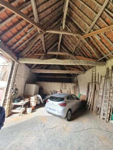 Corps de ferme Luant 7 pièce(s)  + granges + dépendances sur 2 ha