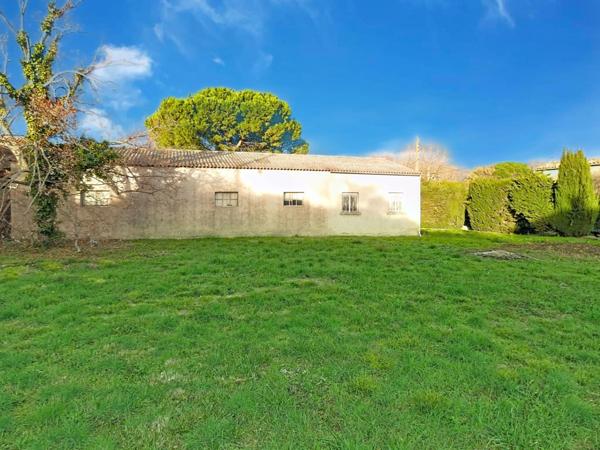 Belle propriétée à rénover avec dépendances sur terrain constructible de 2970m²