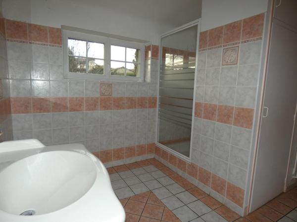 Belle propriétée à rénover avec dépendances sur terrain constructible de 2970m²