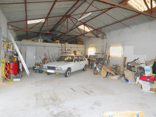 Belle propriétée à rénover avec dépendances sur terrain constructible de 2970m²