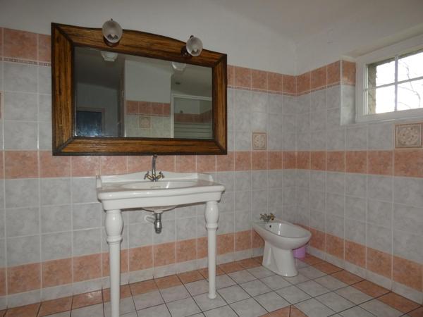 Belle propriétée à rénover avec dépendances sur terrain constructible de 2970m²