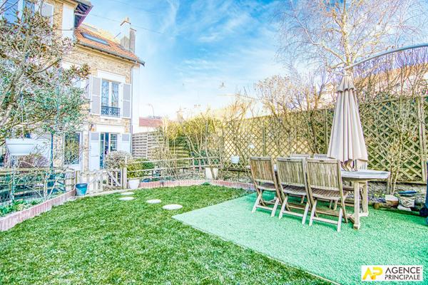 Versailles Proximité plateau Saint-Antoine - Maison 9 pièces 238 m² au sol sur parcelle de 450 m² environ avec terrasse, jardin et garage 1 680 000 € **  - Référence  28340