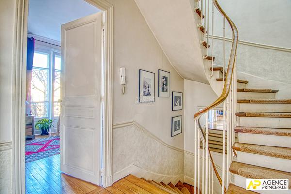 Versailles Proximité plateau Saint-Antoine - Maison 9 pièces 238 m² au sol sur parcelle de 450 m² environ avec terrasse, jardin et garage 1 680 000 € **  - Référence  28340