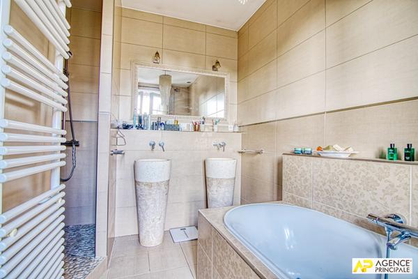 Versailles Proximité plateau Saint-Antoine - Maison 9 pièces 238 m² au sol sur parcelle de 450 m² environ avec terrasse, jardin et garage 1 680 000 € **  - Référence  28340