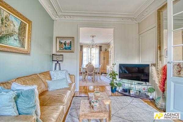 Versailles Proximité plateau Saint-Antoine - Maison 9 pièces 238 m² au sol sur parcelle de 450 m² environ avec terrasse, jardin et garage 1 680 000 € **  - Référence  28340