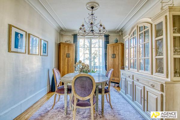 Versailles Proximité plateau Saint-Antoine - Maison 9 pièces 238 m² au sol sur parcelle de 450 m² environ avec terrasse, jardin et garage 1 680 000 € **  - Référence  28340