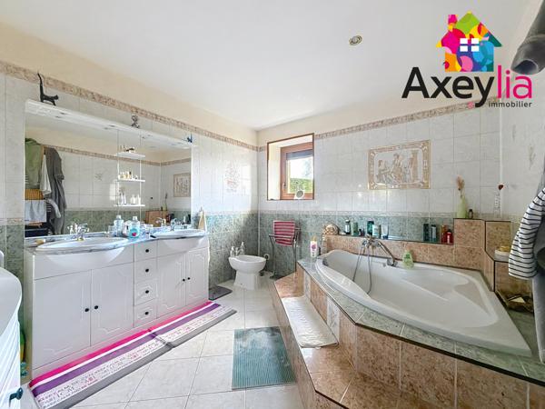 Mably (42300) A VENDRE - SECTEUR MABLY - ANCIEN CUVAGE RÉNOVÉ AVEC 5 CHAMBRES, GRANGE ET TERRAIN