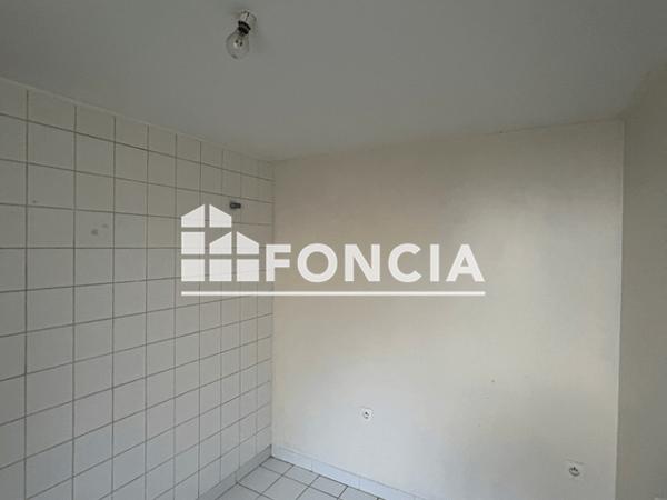 Location Appartement 4 pièces 81.43 m² - La Francheville 08000