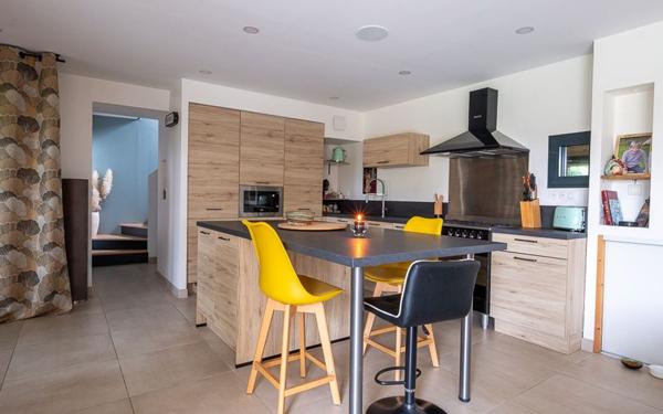 Maison à vendre    9 pièces • 257 m2 Limas