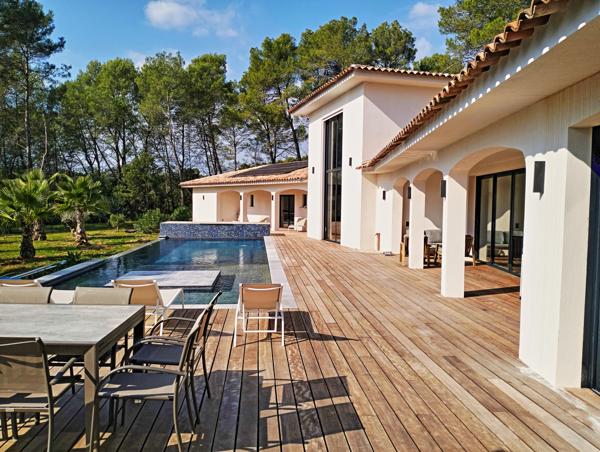 Draguignan (83300) Superbe villa d'architecte de 250 m² + sous sol et garage sur 4000 m² de terrain plat