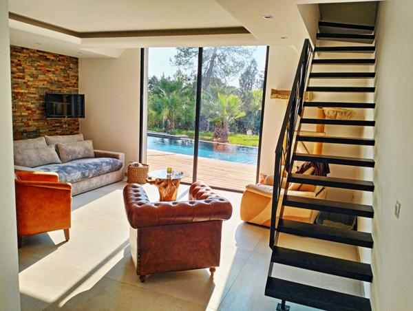 Draguignan (83300) Superbe villa d'architecte de 250 m² + sous sol et garage sur 4000 m² de terrain plat