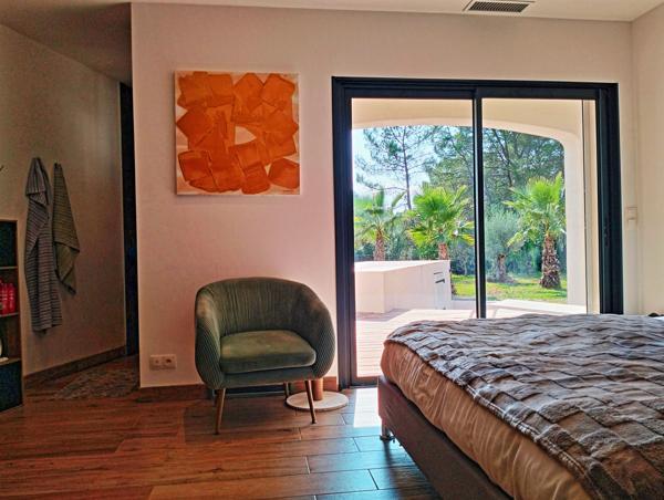 Draguignan (83300) Superbe villa d'architecte de 250 m² + sous sol et garage sur 4000 m² de terrain plat