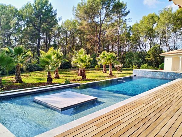Draguignan (83300) Superbe villa d'architecte de 250 m² + sous sol et garage sur 4000 m² de terrain plat