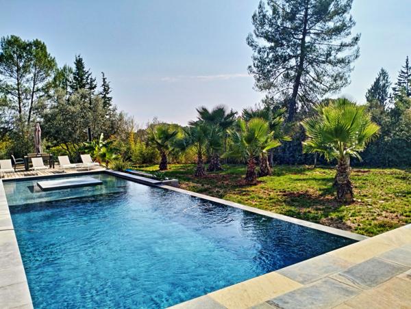 Draguignan (83300) Superbe villa d'architecte de 250 m² + sous sol et garage sur 4000 m² de terrain plat